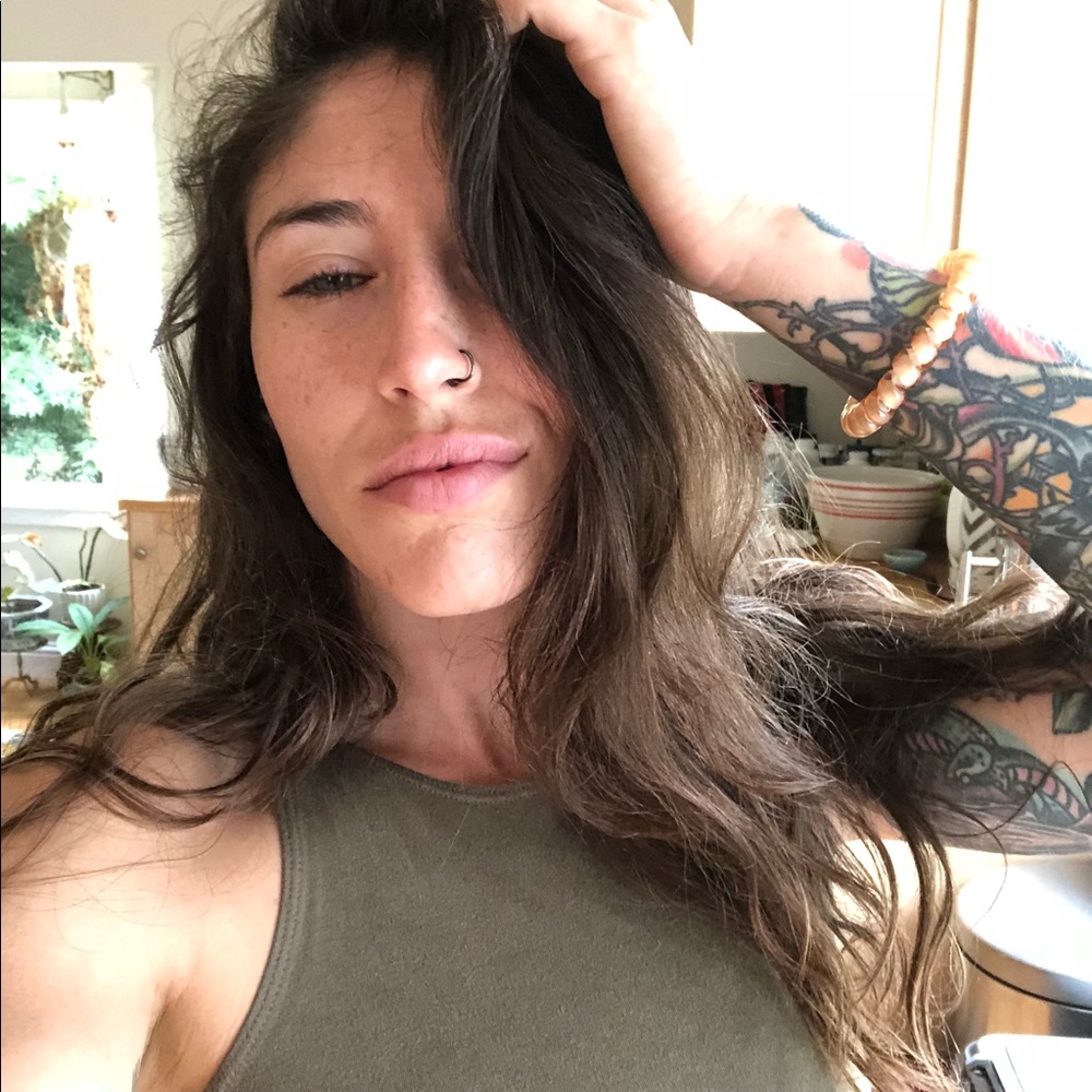 Meet your Posher, Carolina